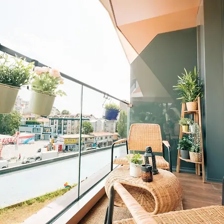 Sleek Flat W Balcony 10 Min To Istiklal Avenue * Stambuł