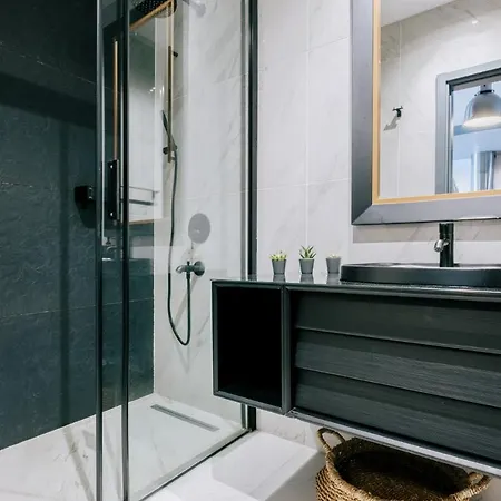 Apartamento Sleek Flat W Balcony 10 Min To Istiklal Avenue *